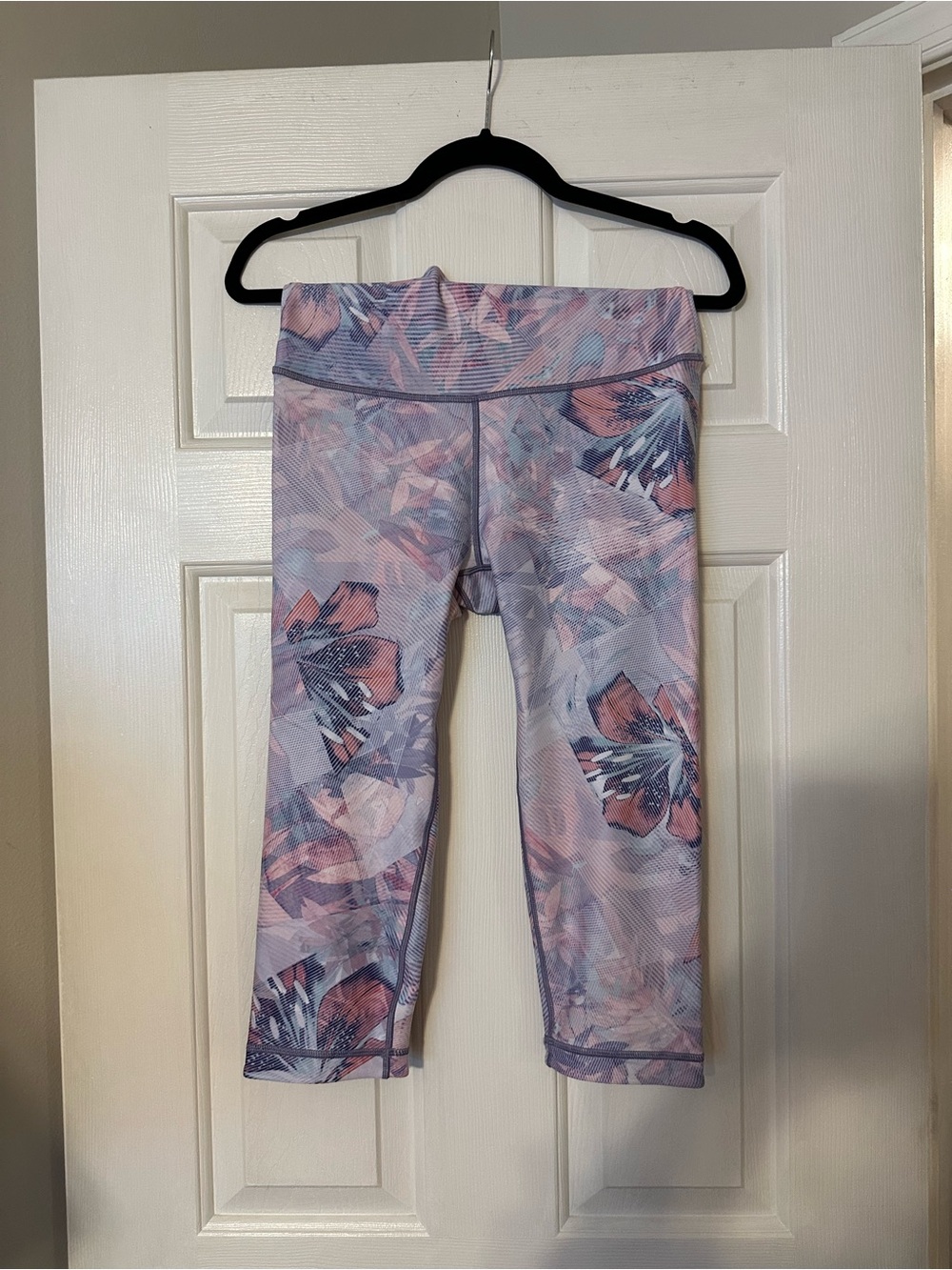 Peloton Pink & Purple Floral Girls' Capri Leggings